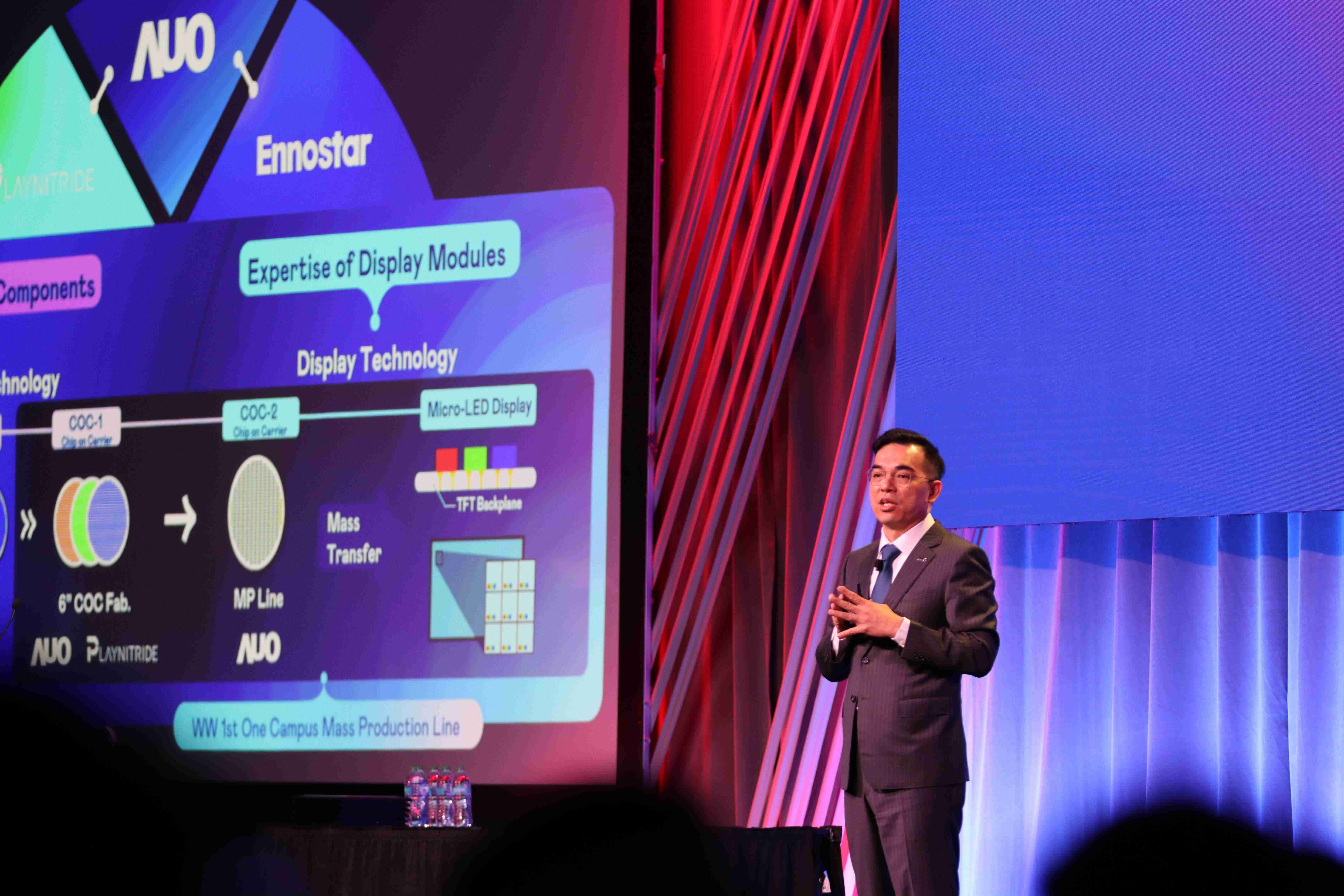 2025 SID显示周登场，，CG电子光电执行长暨总经理柯富仁博士以〝Redefining Displays: Inspiring New Possibilities〞发表主题演说，，，，带领CG电子以智能显示解决方案先驱，，，，透过AI赋能，，，重塑显示的视觉创新体验